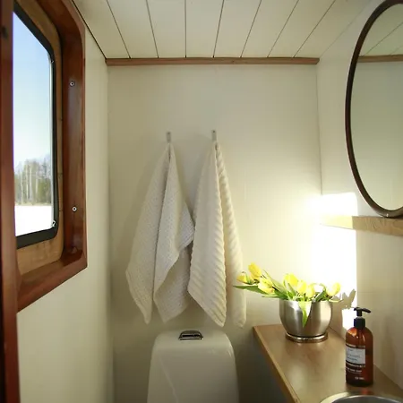 Úszó hotel Saimaa Experience - Laivamajoitus