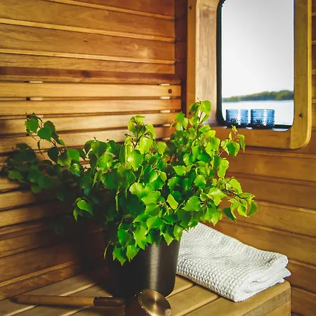 Saimaa Experience - Laivamajoitus Úszó hotel *