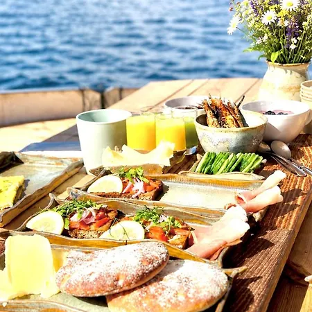 Saimaa Experience - Laivamajoitus Úszó hotel Puumala